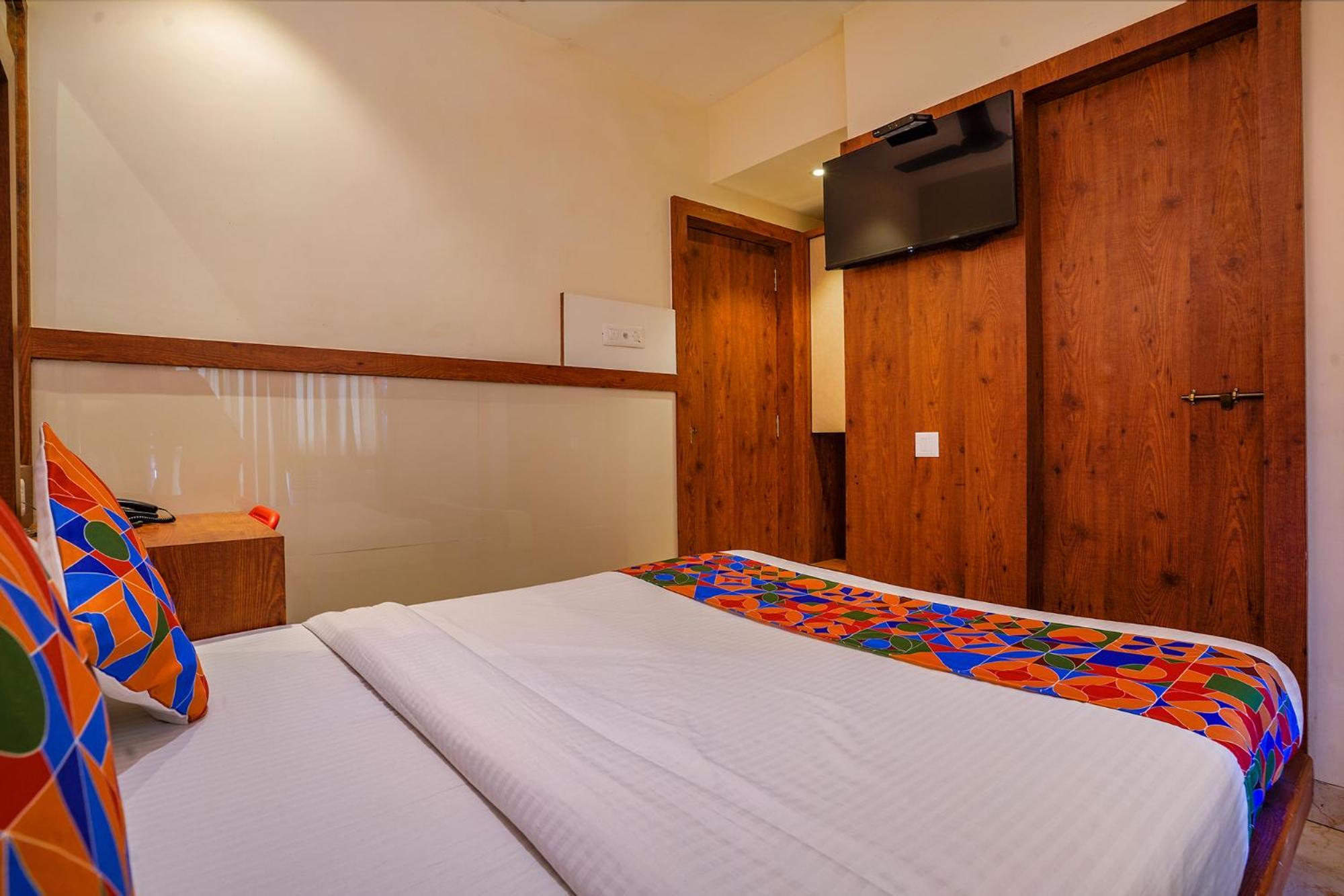 Fabexpress Super 7 Inn - Nr Rabale Station Наві-Мумбаї Екстер'єр фото